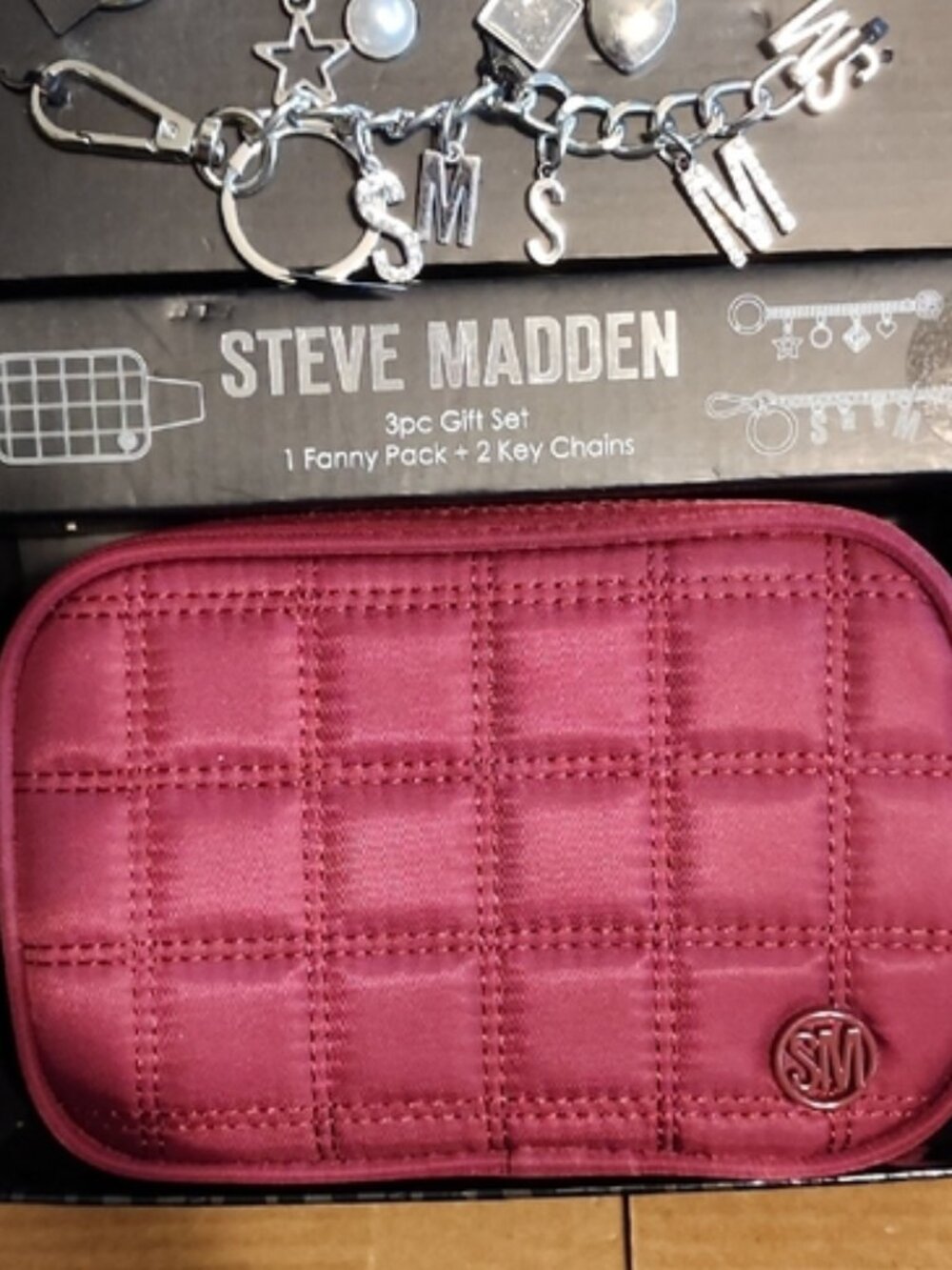 Steve Madden Maroon Quilted Fanny Pack with Silver Key Chains NIB - Picture 3 of 3